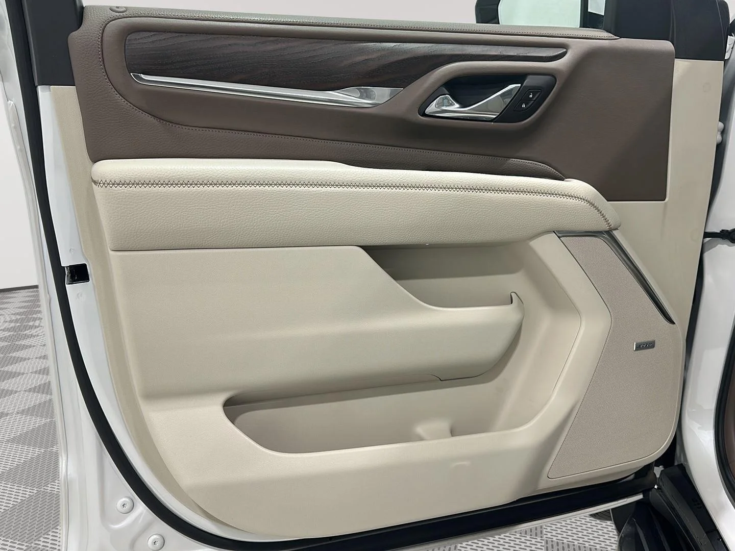 Used 2023 WHITE FROST TRICOAT GMC Denali image 21