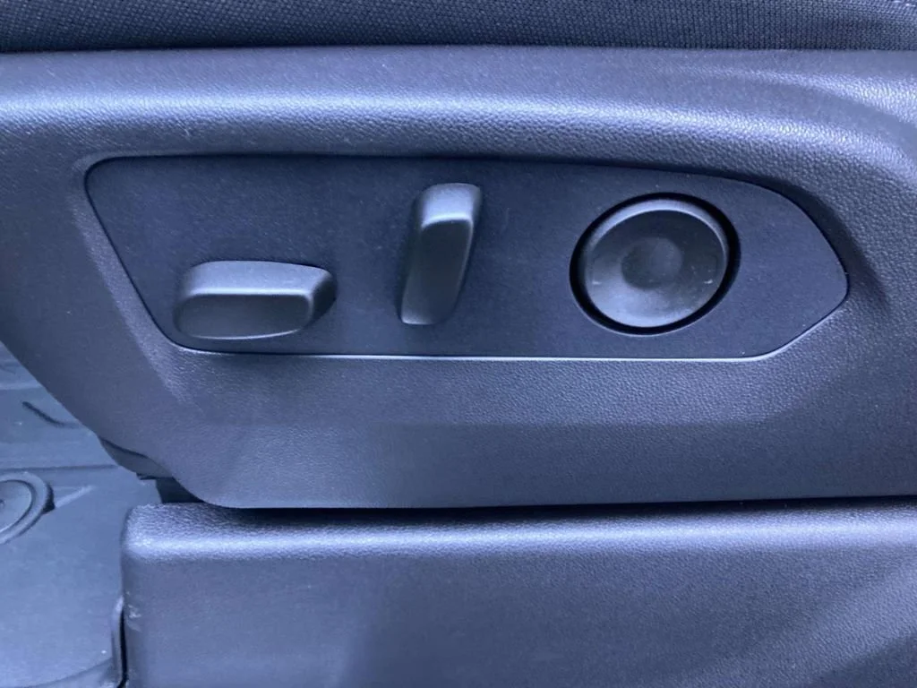 New 2026 Sterling Metallic GMC Elevation image 17