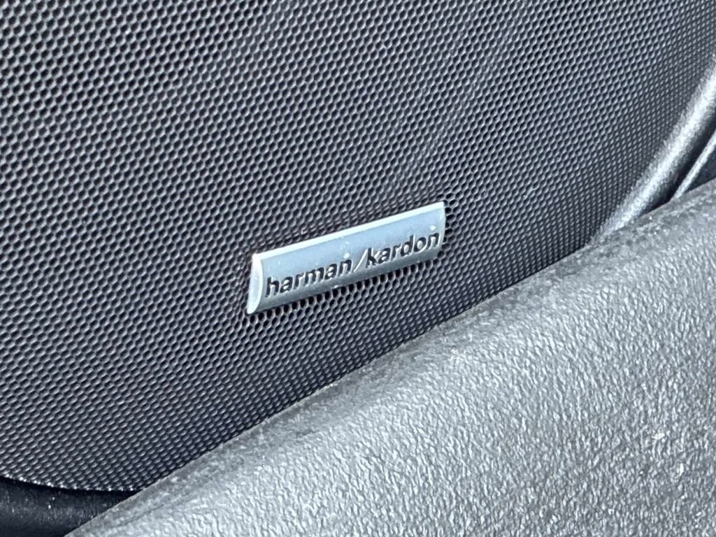 Used 2023  Subaru Limited image 16