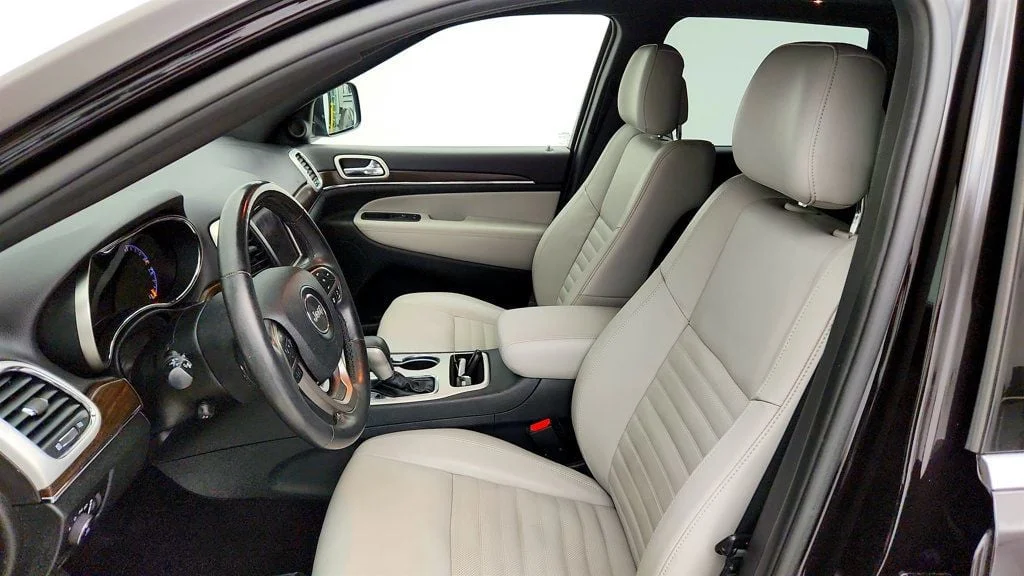Used 2018 Diamond Black Crystal Pearlcoat Jeep Sterling Edition 4x2 *Ltd Avail* Luxury & Active Safety Groups image 20