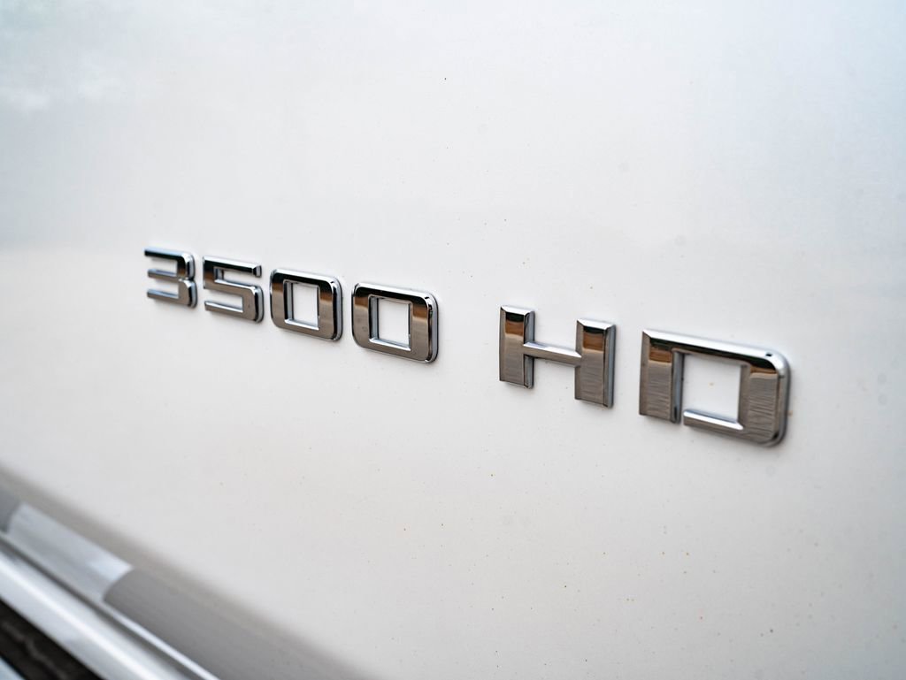 Used 2022 Iridescent Pearl Tricoat Chevrolet High Country image 18