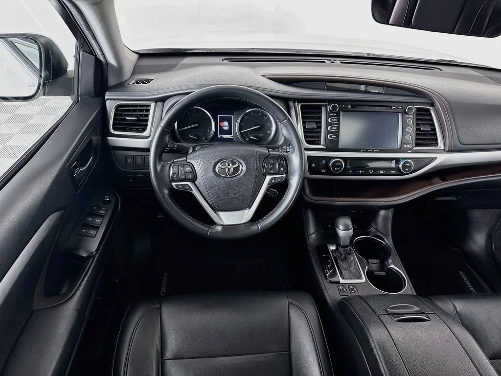 Used 2019 Blizzard Pearl Toyota XLE image 24