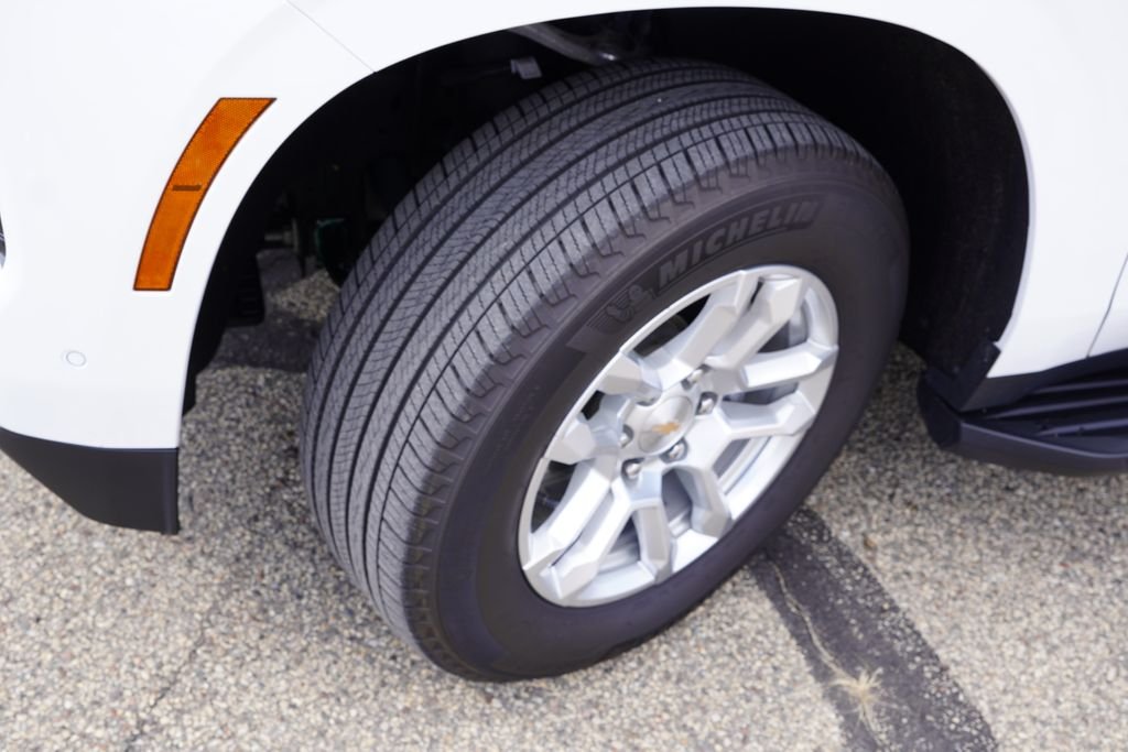 Used 2025 Summit White Chevrolet LT image 13