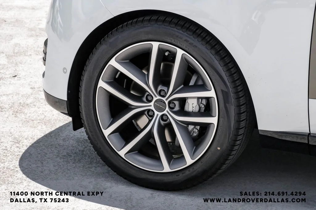 New 2026 Fuji White Land Rover SE image 57