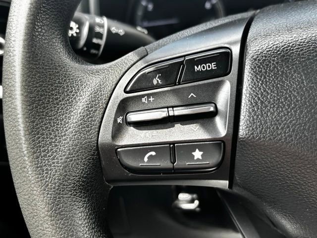 Used 2022 White Hyundai SE image 16