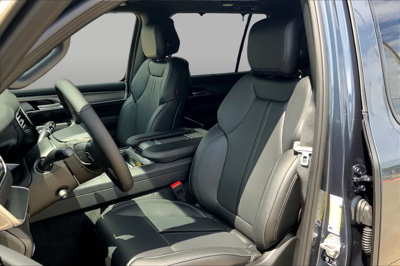2025 Jeep Wagoneer Series I - Photo 9