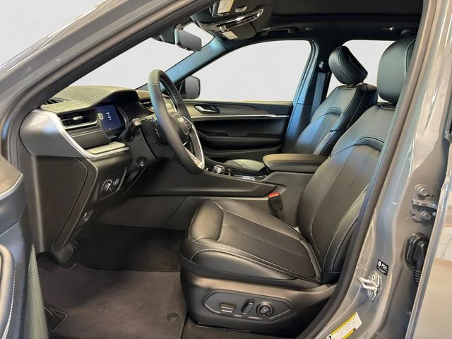 New 2027 Gray Jeep Limited image 10