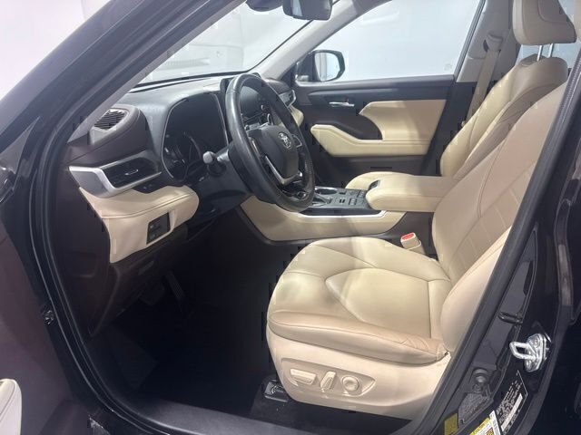 Used 2021 Brown Toyota XLE image 12