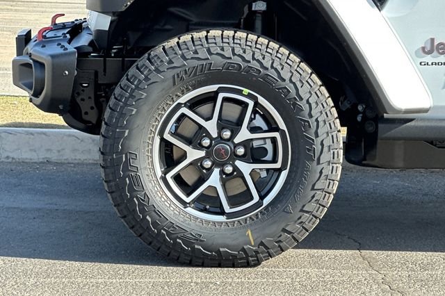 New 2026 Bright White Clear-Coat Exterior Paint Jeep Rubicon X image 23