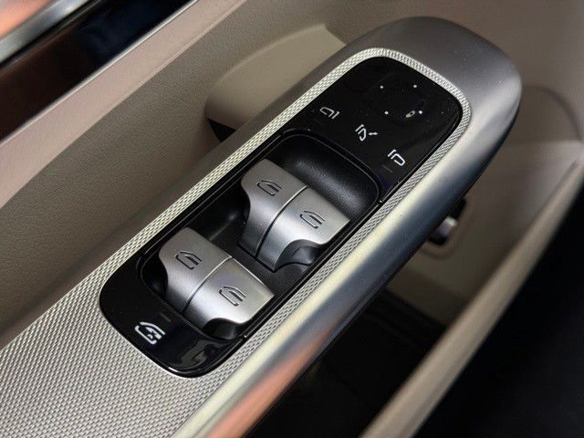 New 2025 Polar White Mercedes-Benz GLC 300 image 20