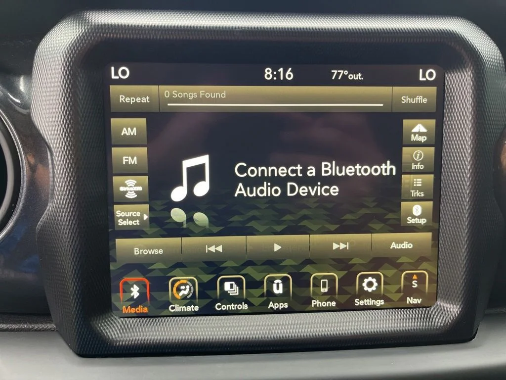 Used 2023 Silver Jeep Altitude image 21