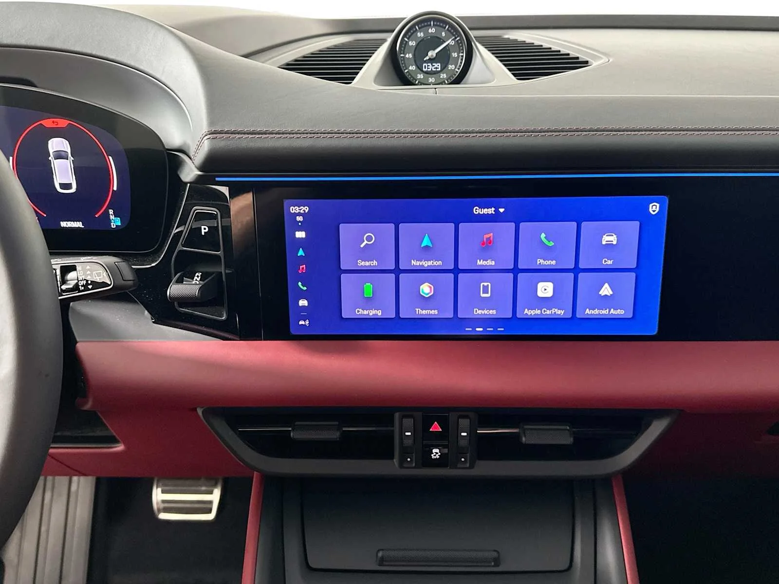 2025 Porsche Macan Turbo Electric - Photo 17