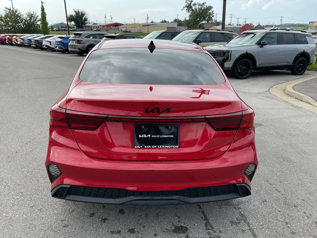 Used 2022 Currant Red Kia LXS image 8