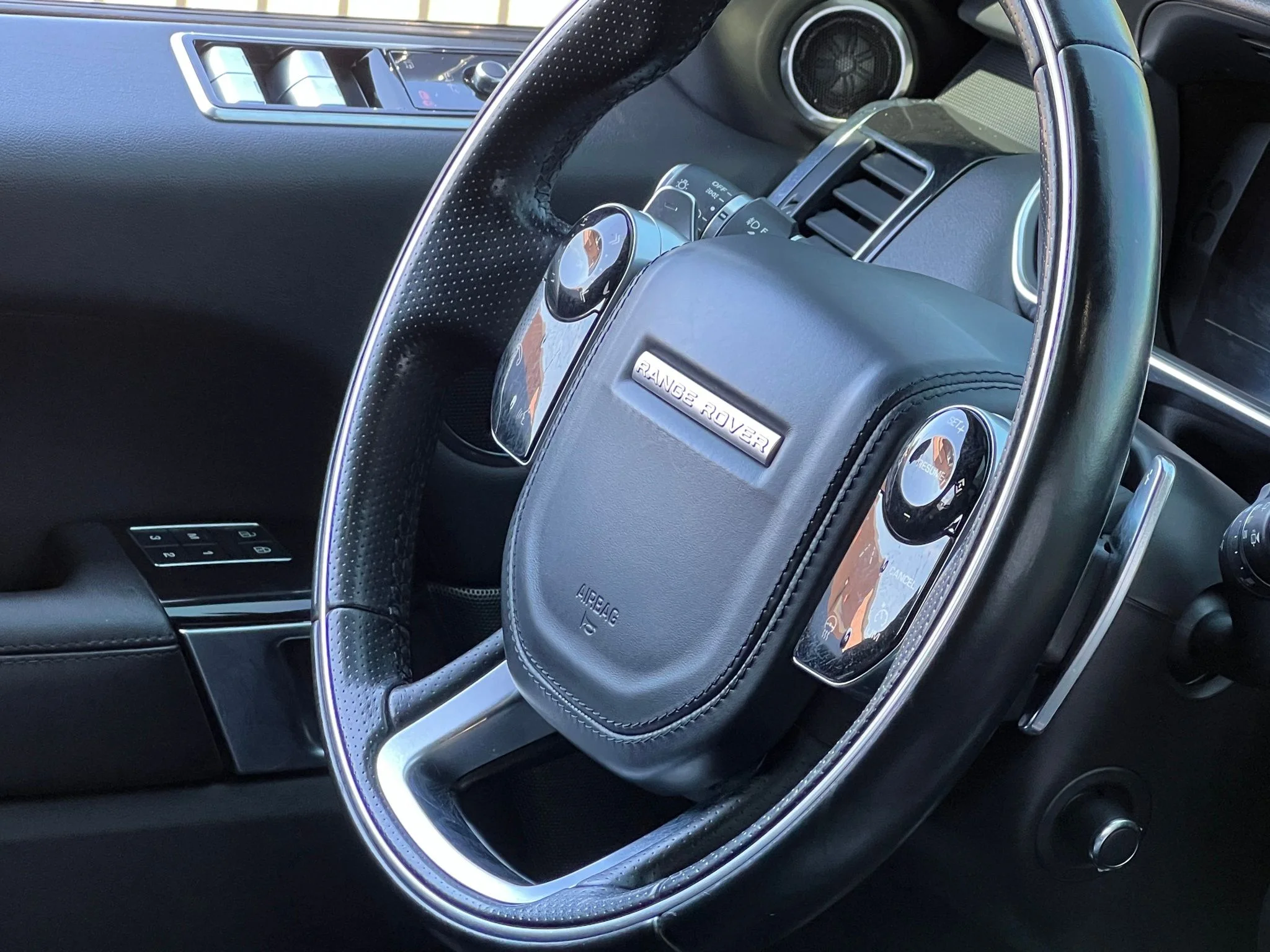 Used 2022 Black Land Rover HSE Silver Edition image 36