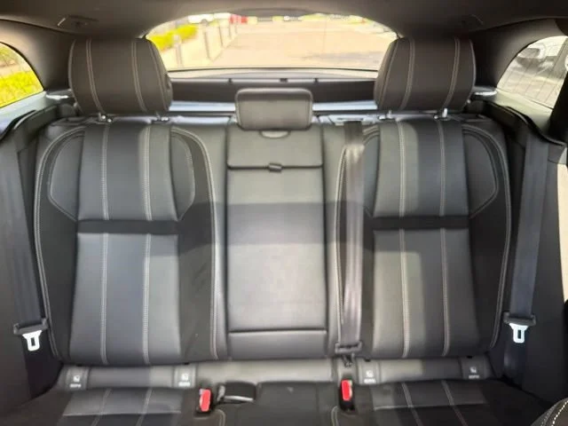 Used 2019 Indus Silver Metallic Land Rover R-Dynamic SE image 10