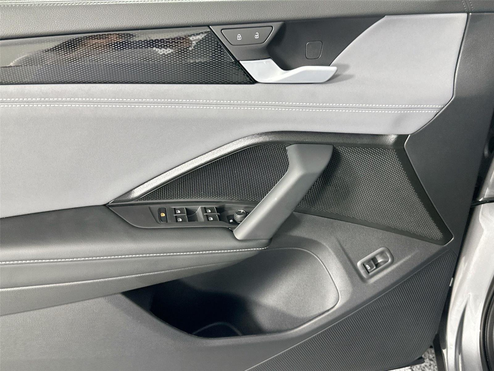 2025 Volkswagen Tiguan SE - Photo 15