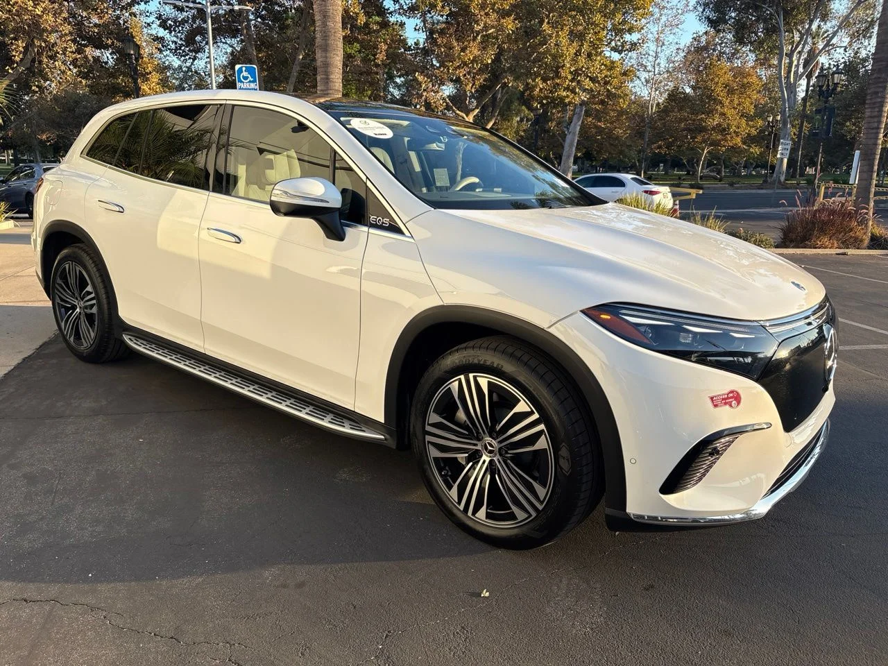 Certified Used 2023 White Mercedes-Benz 450 Sport Utility Premium Trim image 3