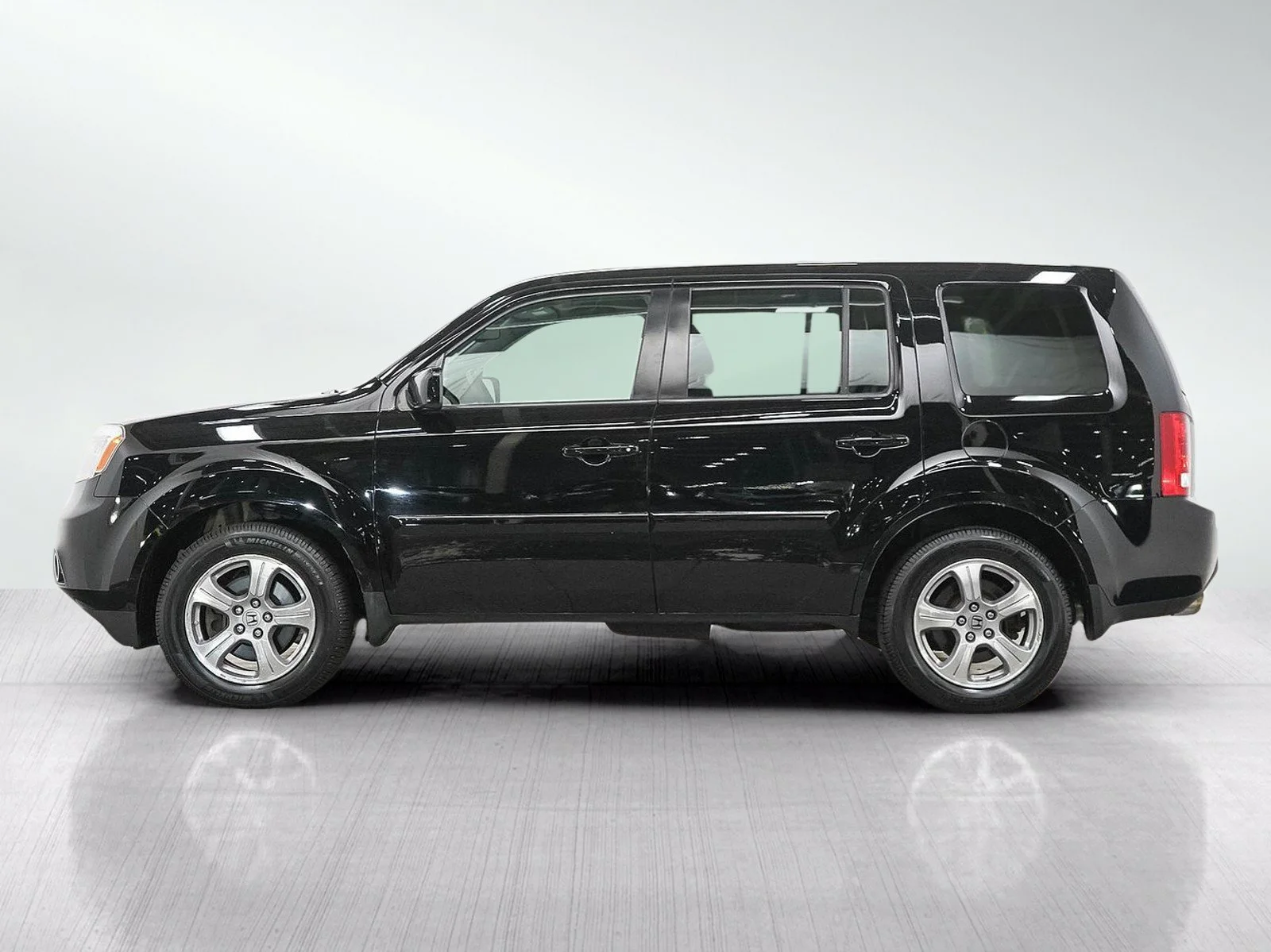 Used 2015 Honda Pilot EX-L with VIN 5FNYF4H55FB027293 for sale in Burnsville, Minnesota