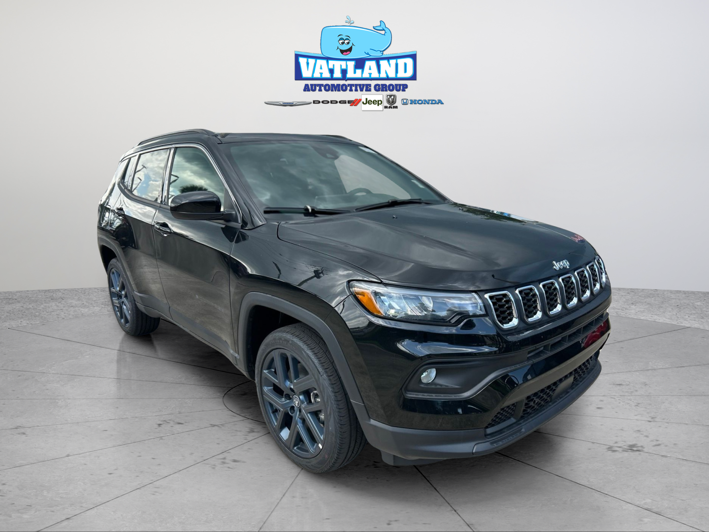 New 2026 Diamond Black Crystal Pearl-Coat Exterior Paint Jeep Latitude image 22