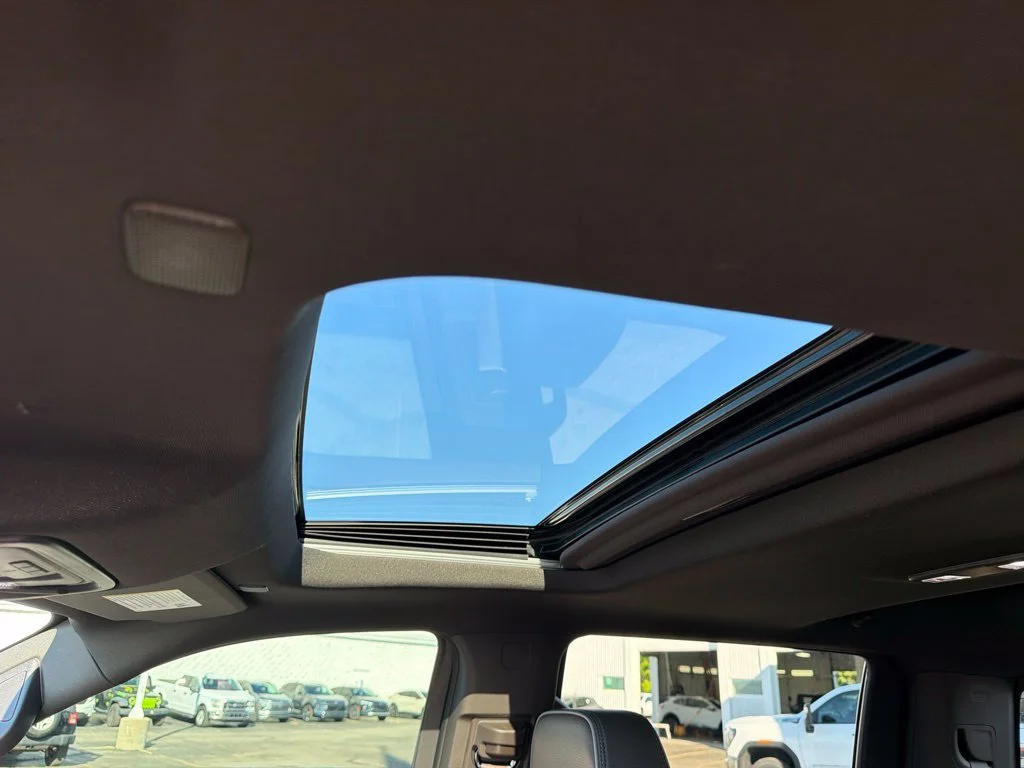 Used 2023 WHITE FROST TRICOAT GMC Denali image 2