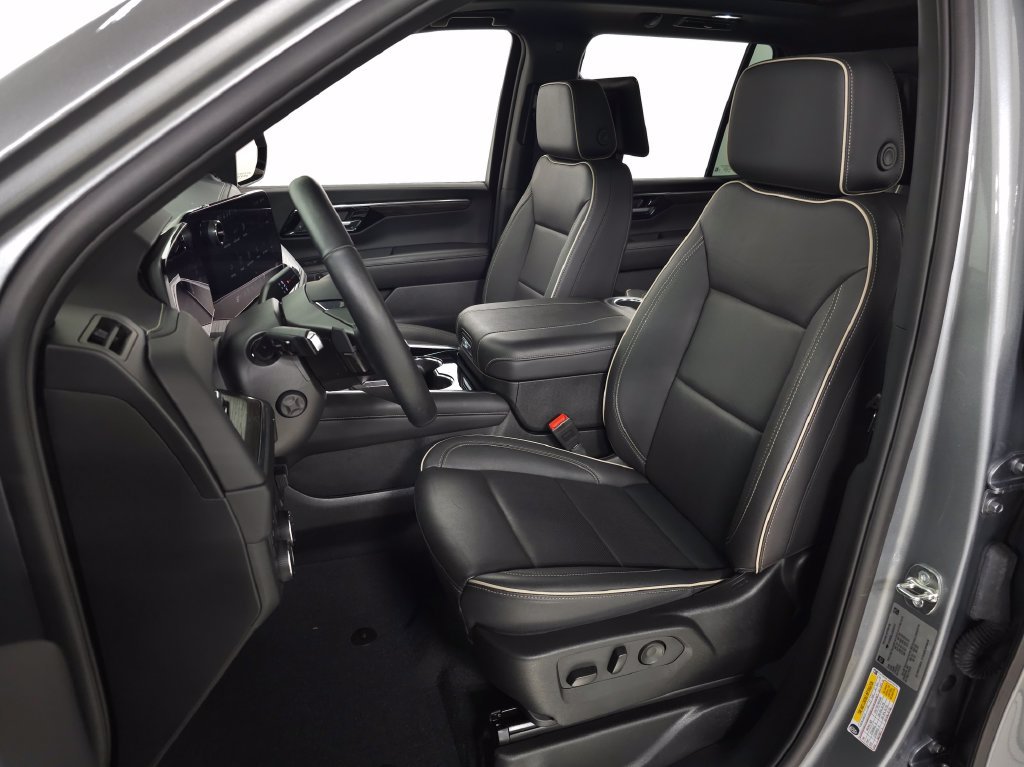Used 2025 Gray Chevrolet Premier image 21