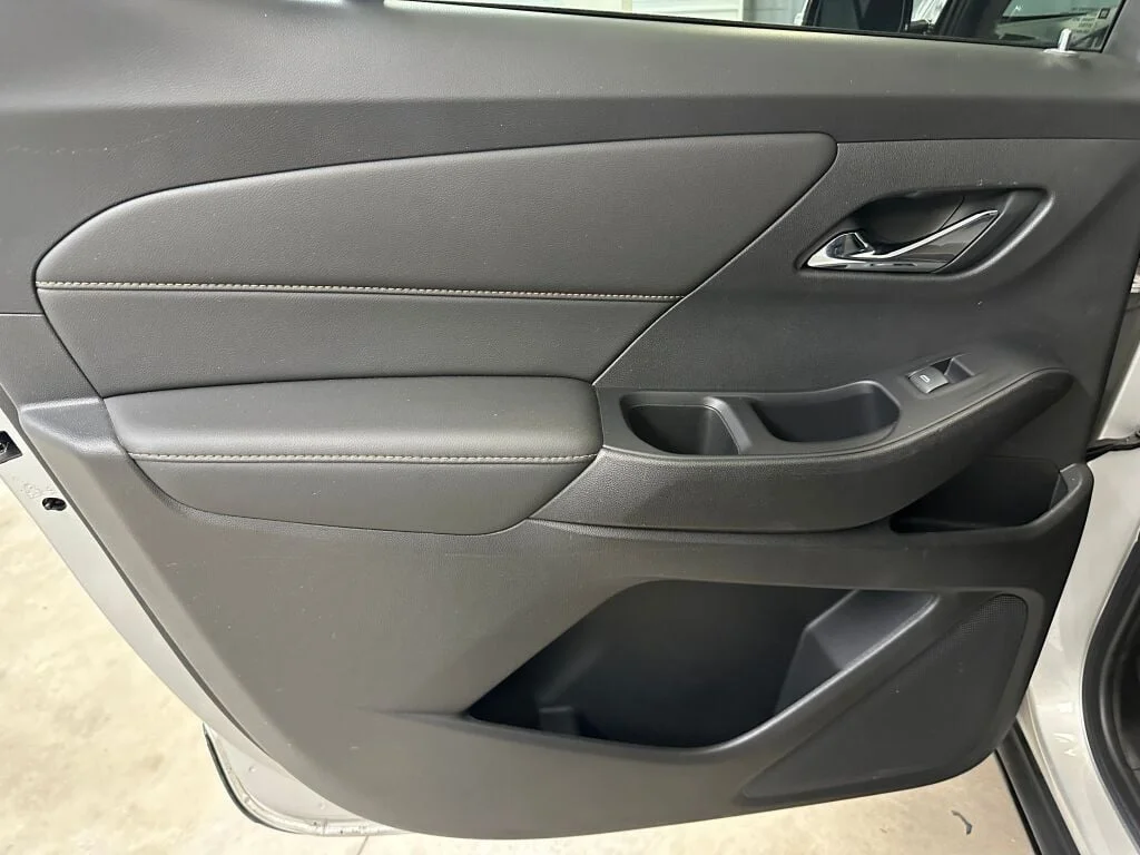 Certified Used 2020 Silver Ice Metallic Chevrolet LT Cloth image 18