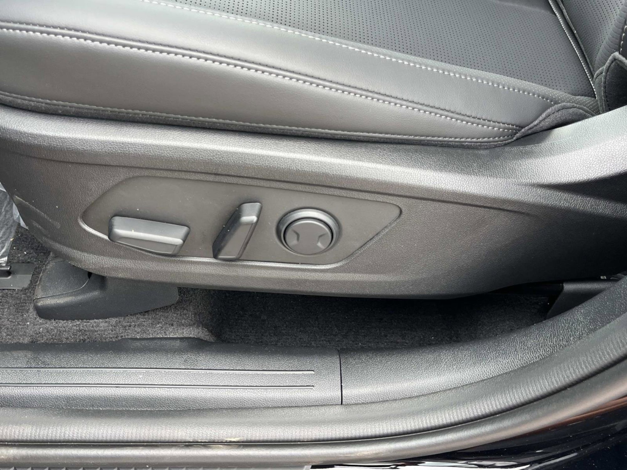 New 2026 Ebony Black Kia EX image 20