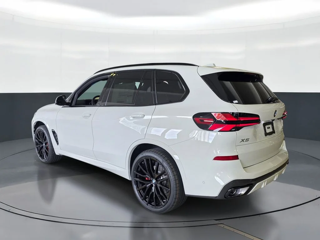 New 2026 White BMW sDrive40i image 4