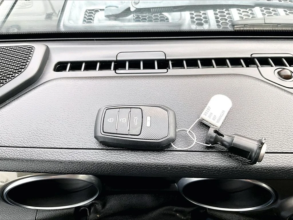 Used 2018 Black Jeep Unlimited Sport S image 11