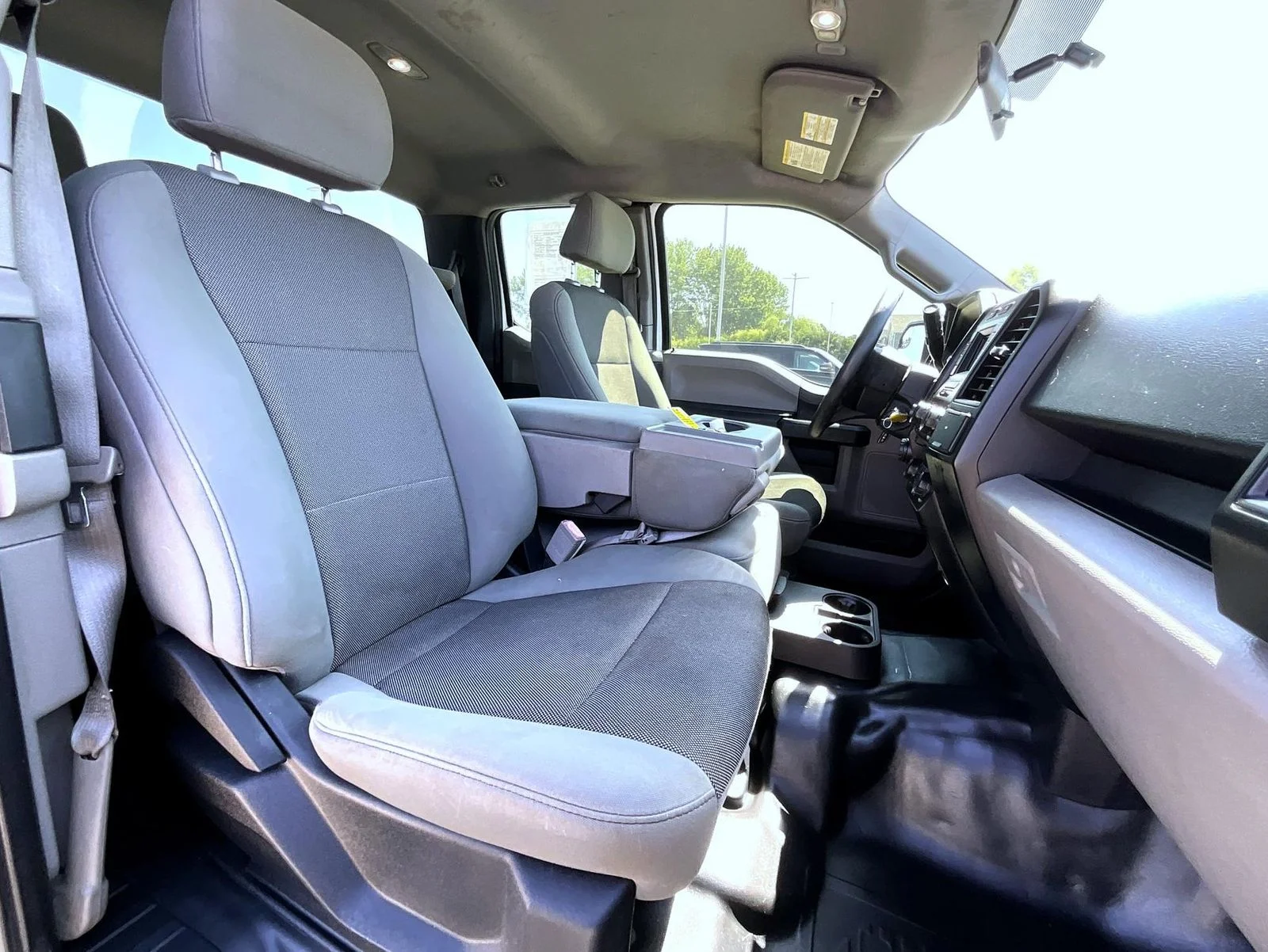Used 2018 White Ford XL image 19