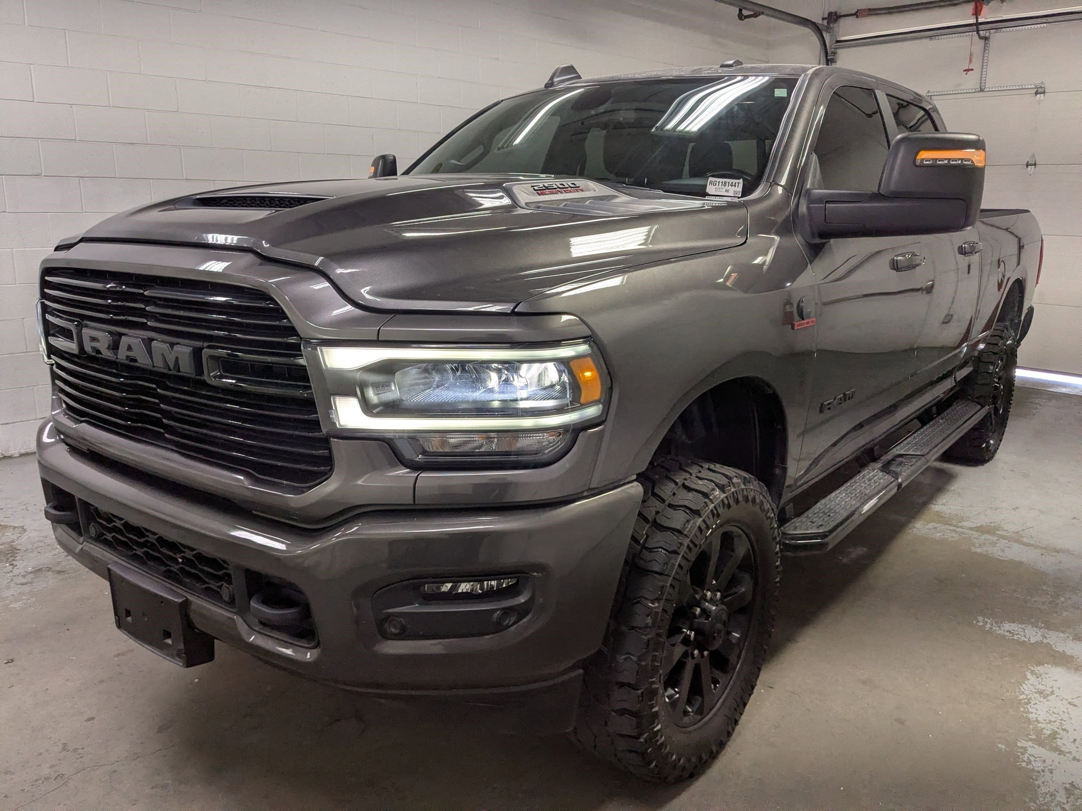 Certified Used 2024 Granite Crystal Metallic Clearcoat Ram Laramie image 9