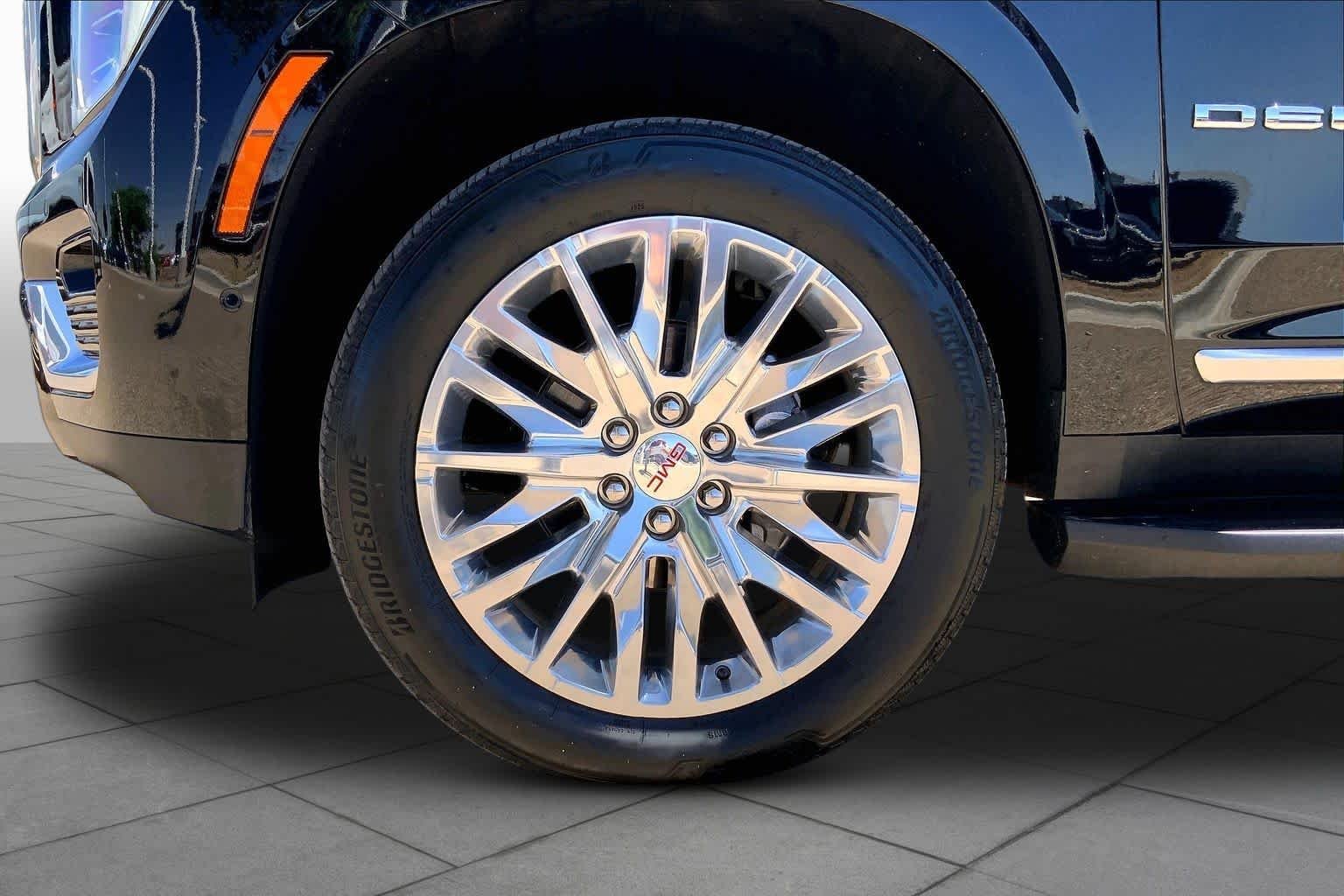 Used 2025 Onyx Black GMC Denali image 11