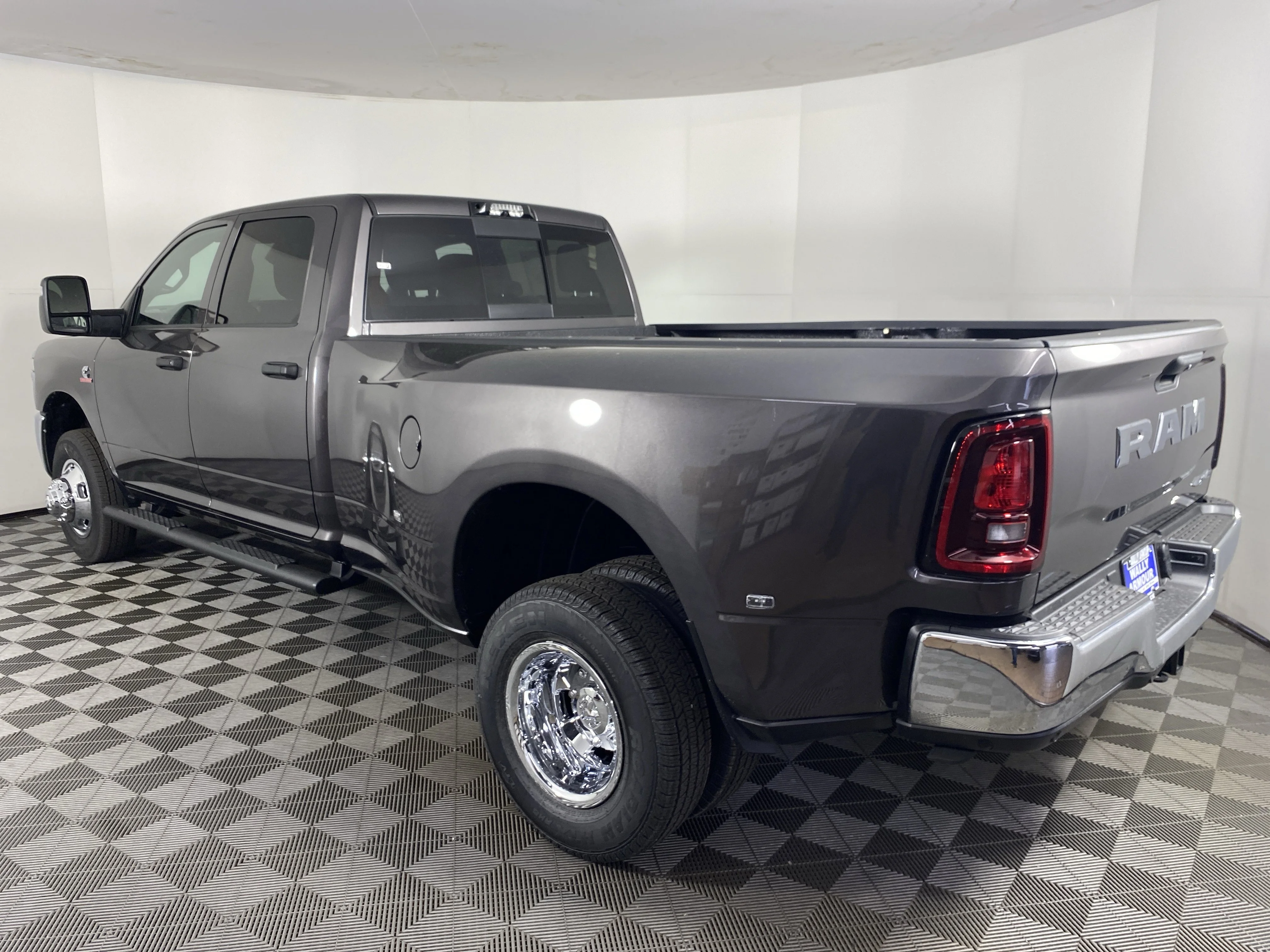 New 2026 Granite Crystal Metallic Clear-Coat Exterior Paint RAM Tradesman image 7
