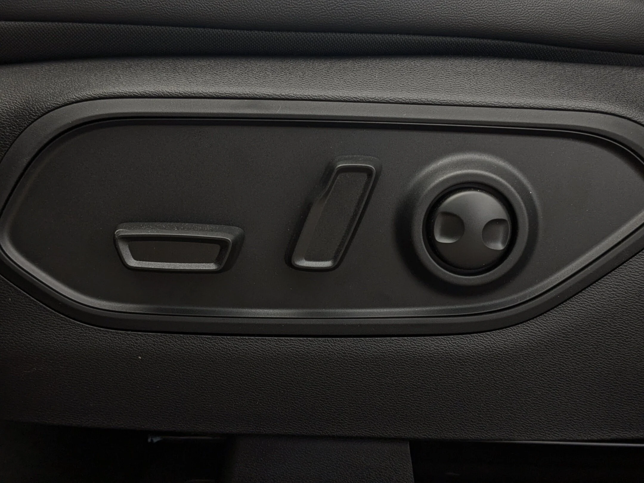 New 2026 Red Jeep Limited - - Hybrid - Dual-Pane Pano Sunroof - Capri Leatherette - Power Liftgate & More! image 13