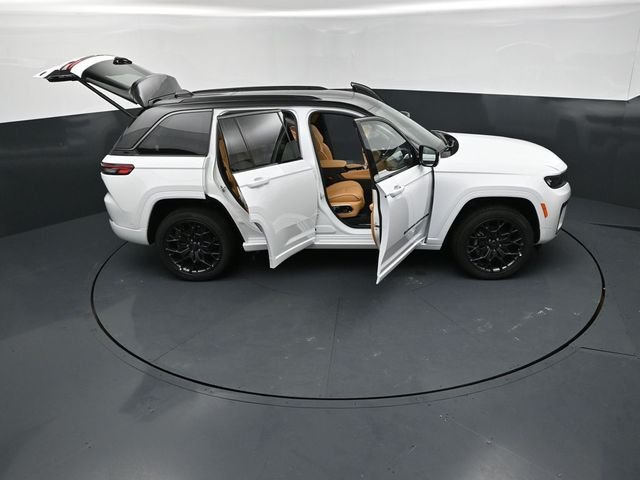 New 2026 Bright White Clear-Coat Exterior Paint Jeep Summit image 30