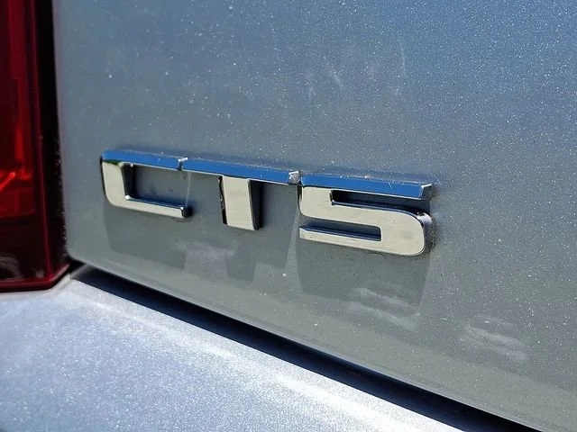 Used 2011 RADIANT SILVER METALLIC Cadillac RWD image 30