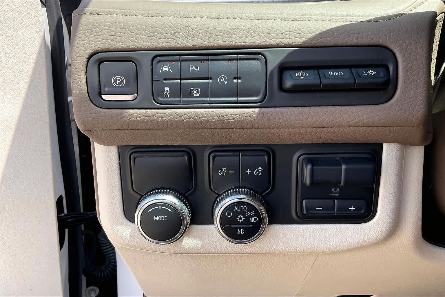 Used 2024 White Frost Tricoat GMC Denali image 34