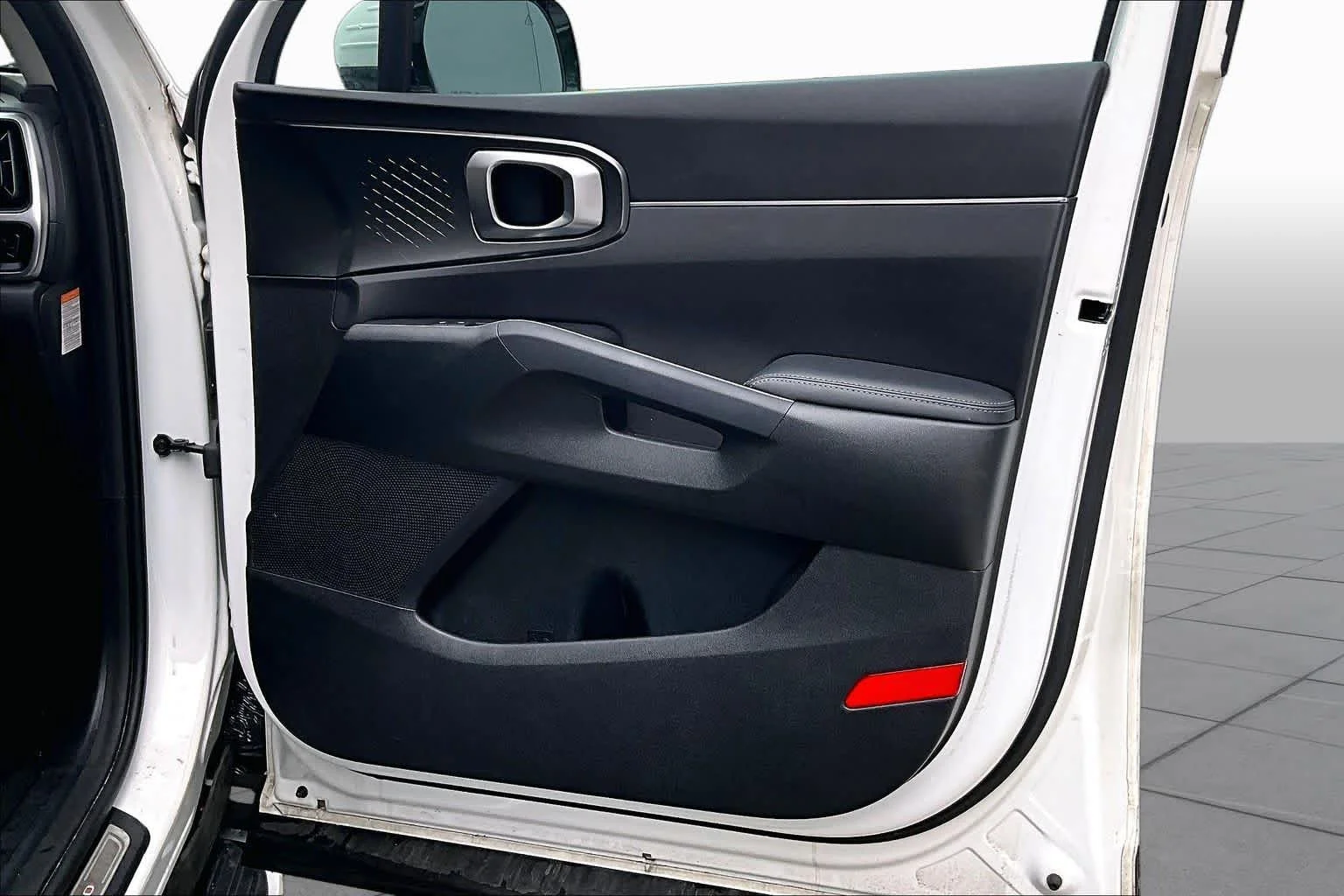 Used 2021 Snow White Pearl Kia EX image 22