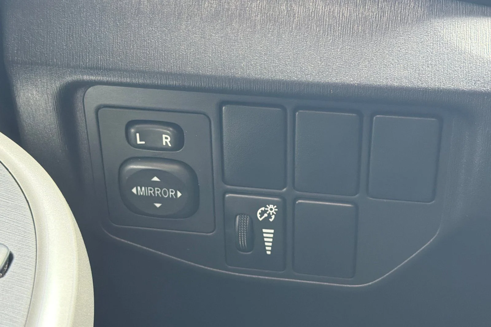 Used 2015 Red Toyota Two image 35