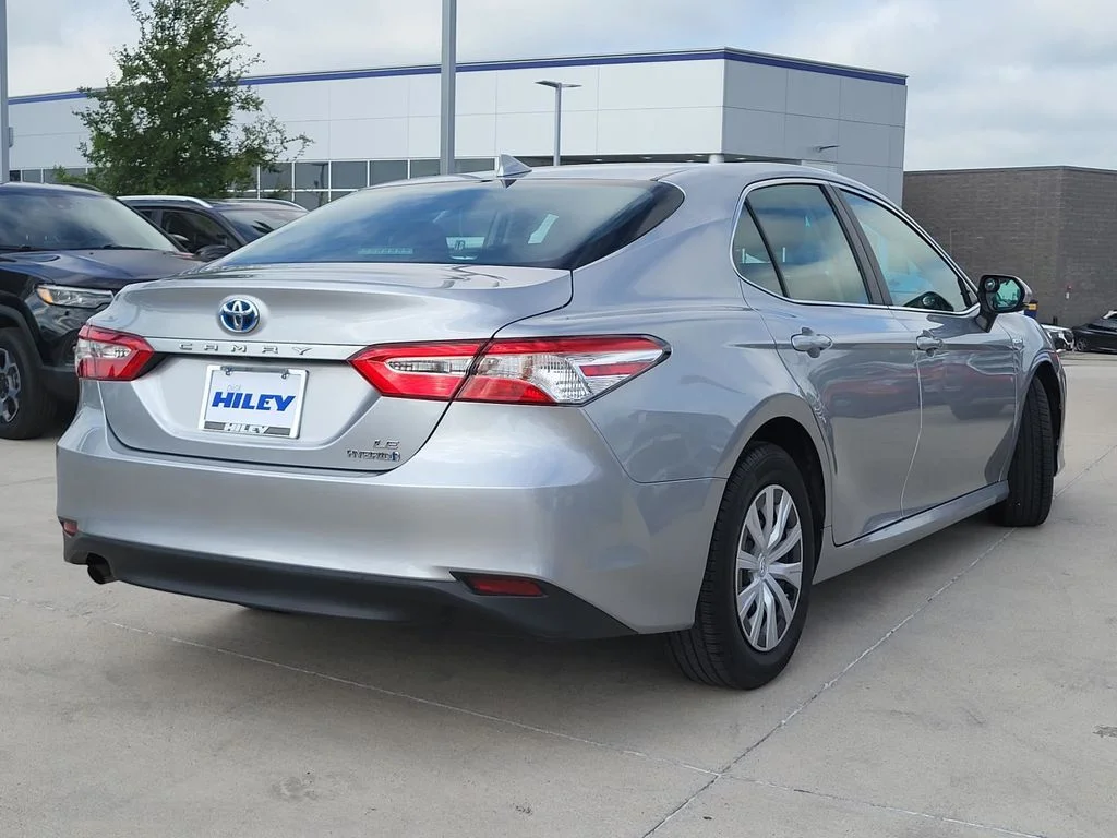 Used 2020 Silver Toyota LE image 4