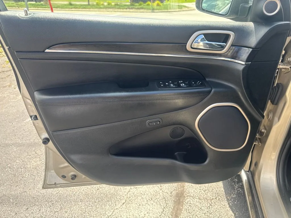 Used 2014 Beige Jeep Summit image 15