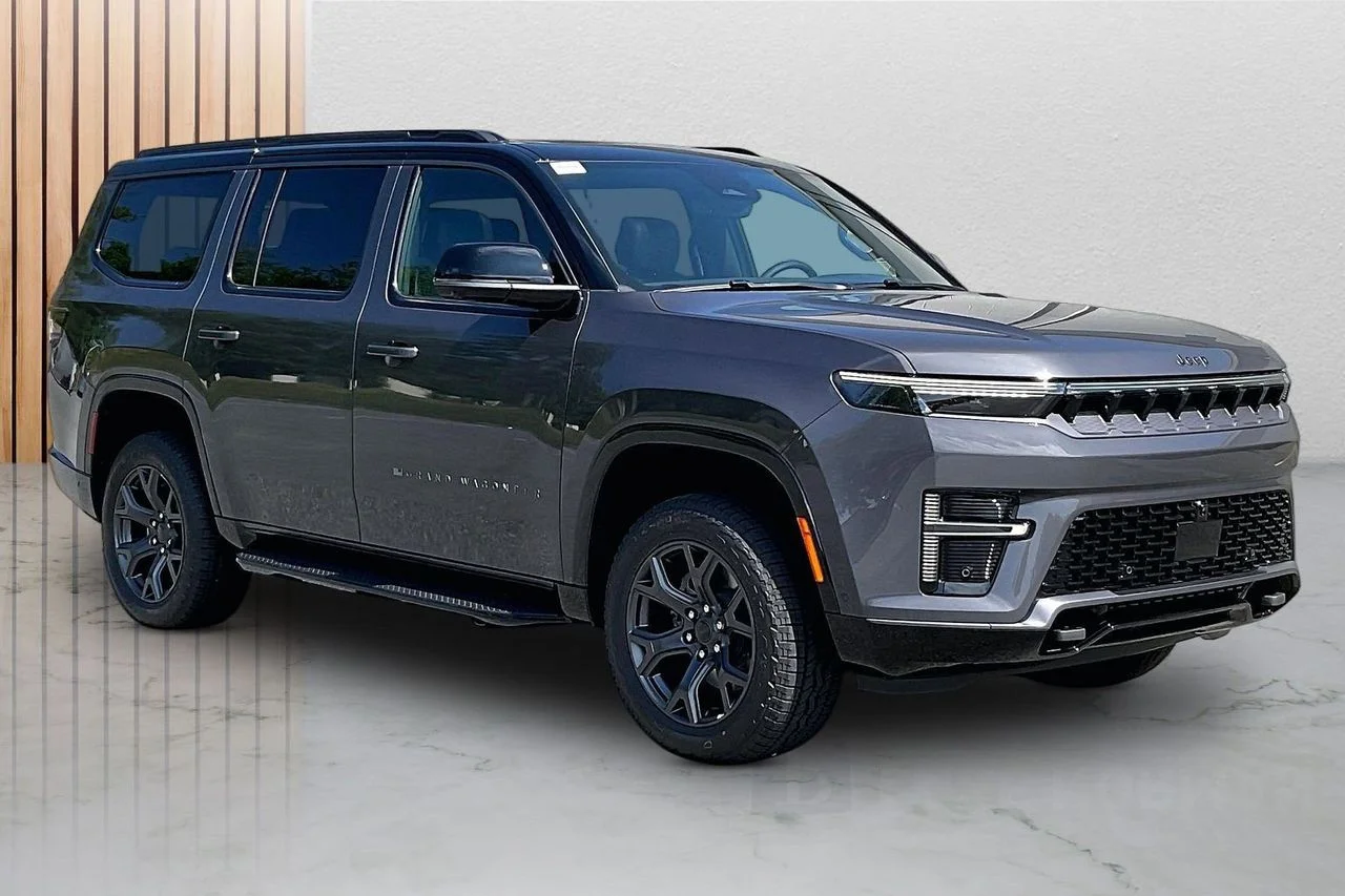 New 2026 Baltic-Gray Metallic Clear-Coat Exterior Paint Jeep Upland image 2