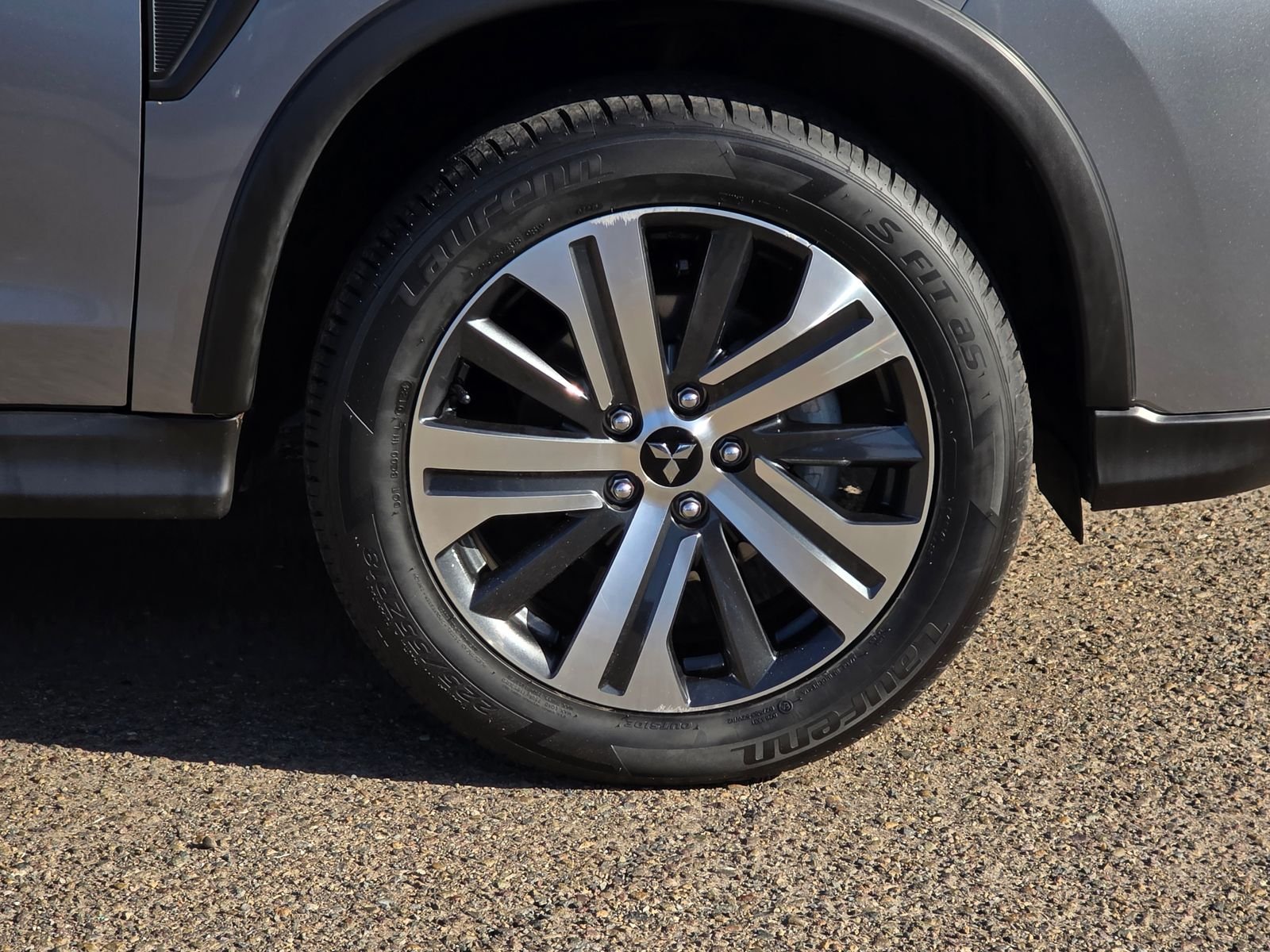 Used 2023  Mitsubishi 2.0 ES image 8