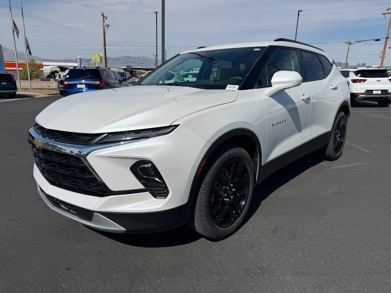 Used 2023 IRIDESCENT PEARL TRICOAT Chevrolet LT image 7