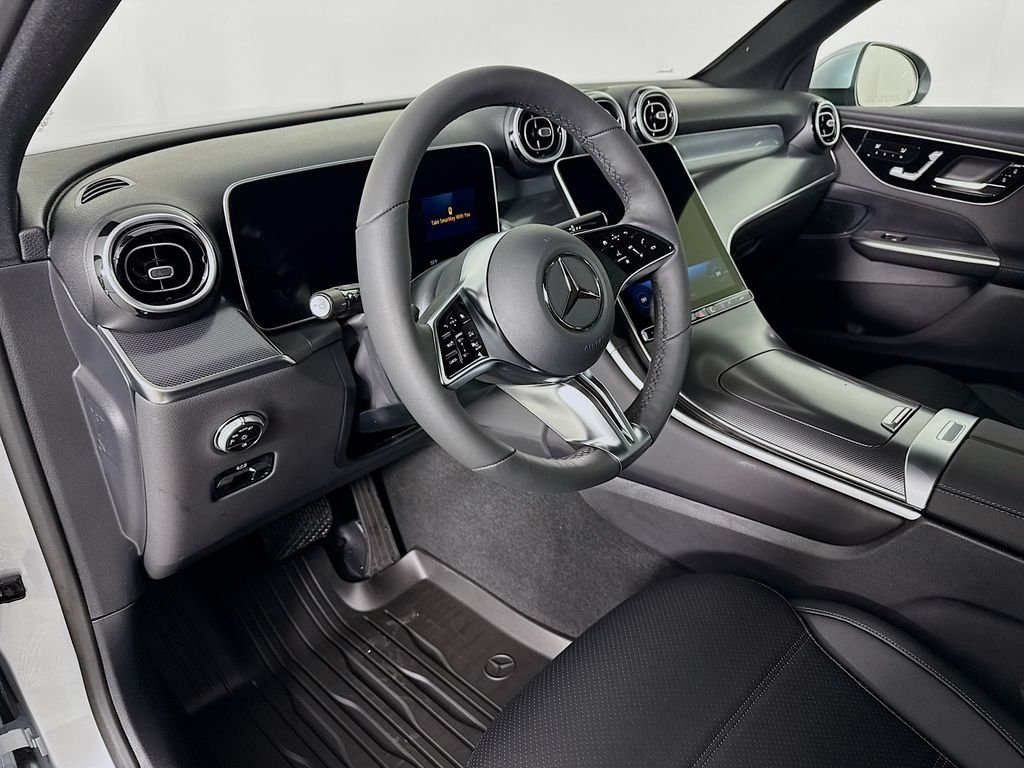 Used 2026 Silver Mercedes-Benz GLC 300 image 4