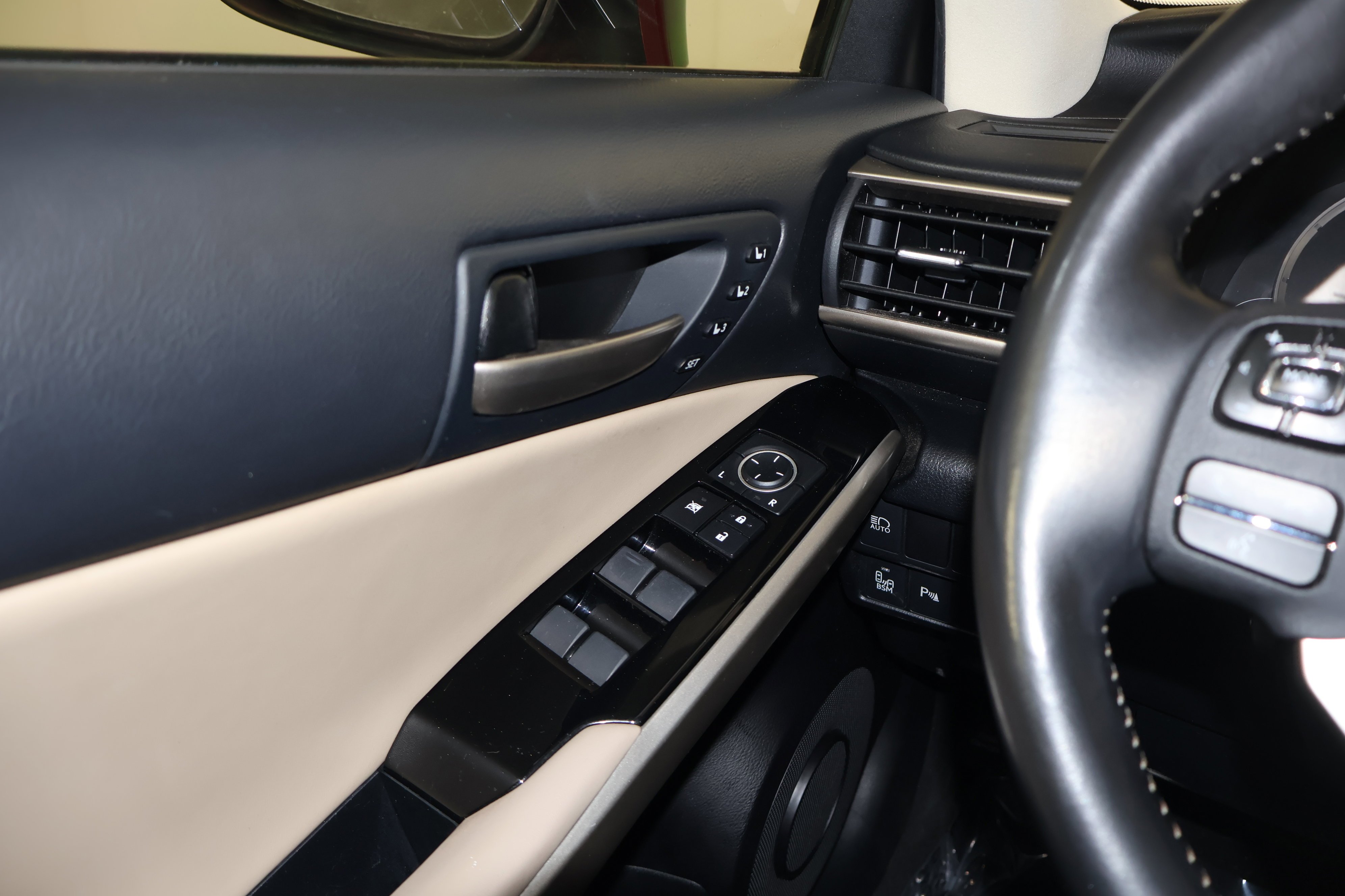 2019 Lexus IS 300 - Photo 34