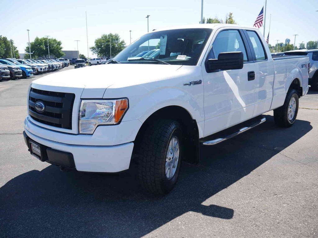 Used 2012  Ford XL image 3