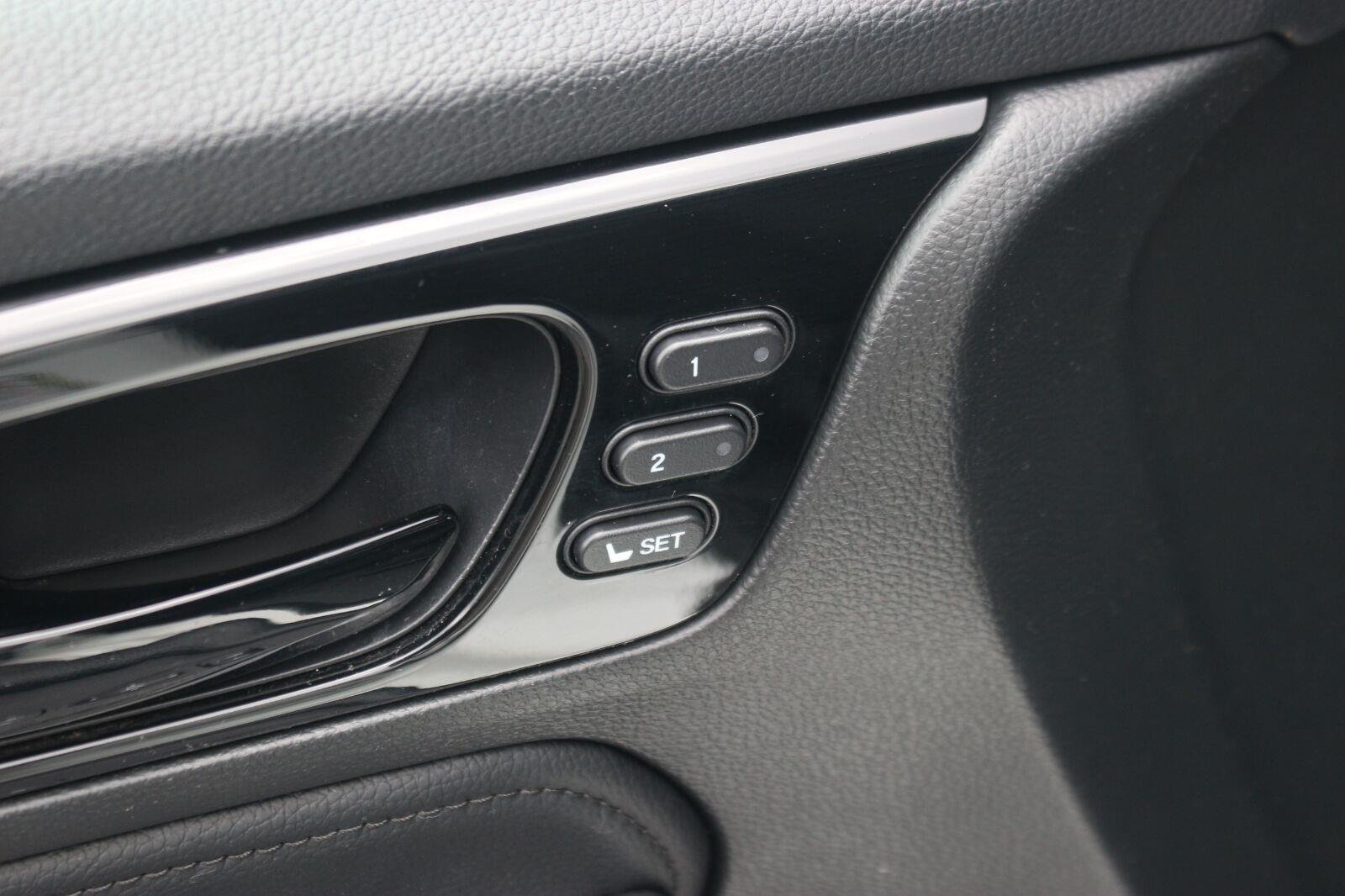 Used 2021 Platinum White Pearl Honda Touring image 14
