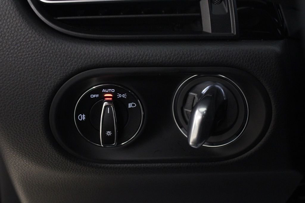 Used 2025  Porsche  image 22
