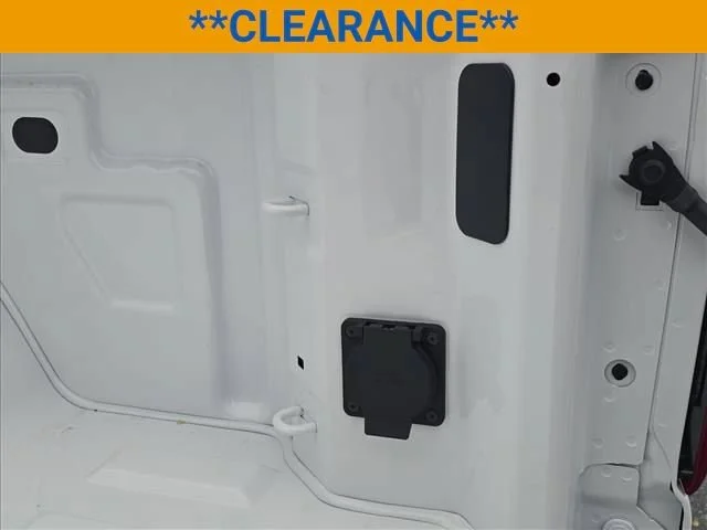 New 2026 Summit White Chevrolet WT image 28